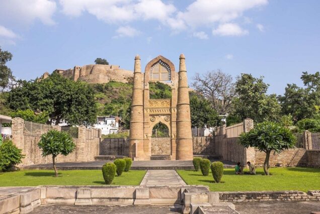 Chanderi Tour – 1 Night / 2 Days